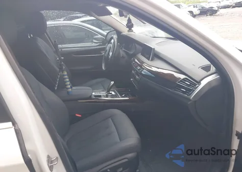 2015 BMW X5 xDrive35I z USA, uszkodzony, nr VIN 5UXKR0C53F0K53794